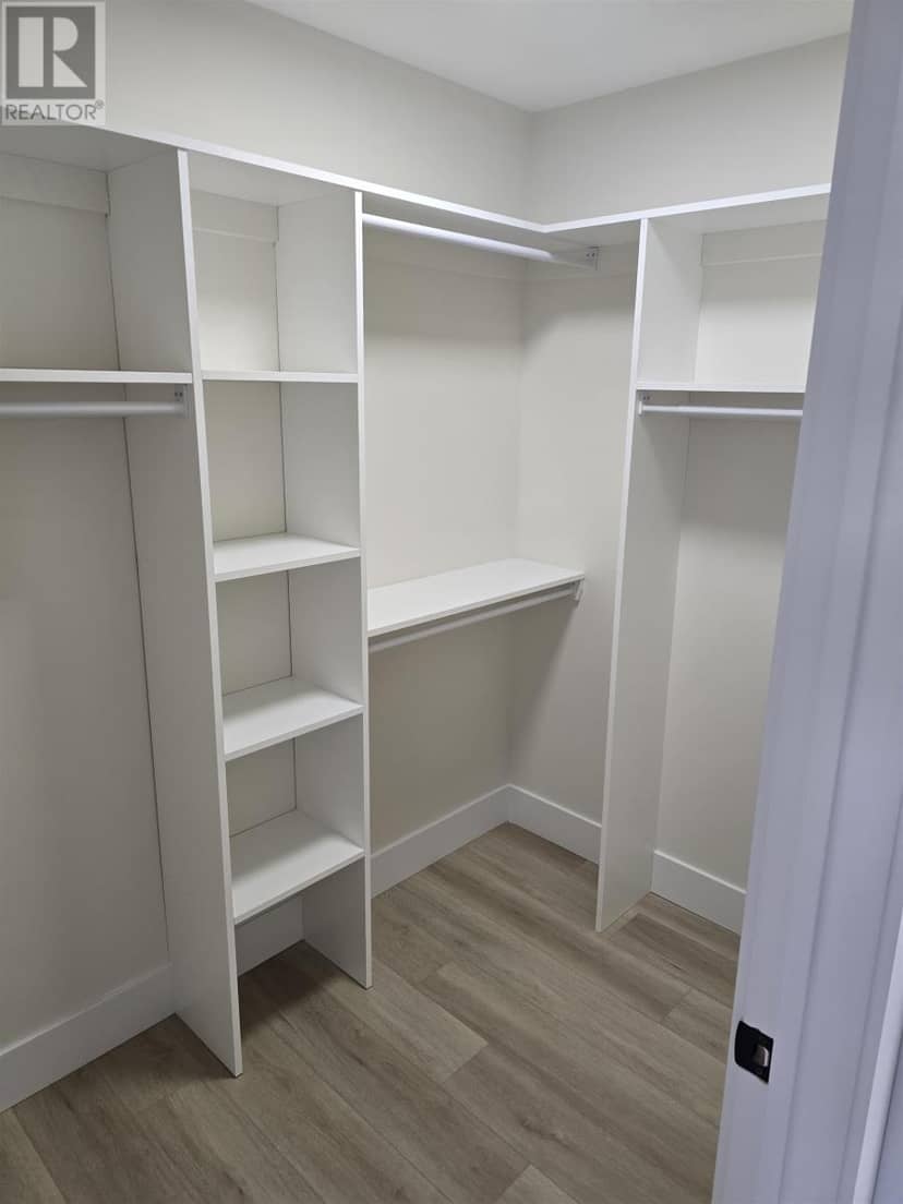 64 KINGSBURGH Avenue — photo 16 of 36