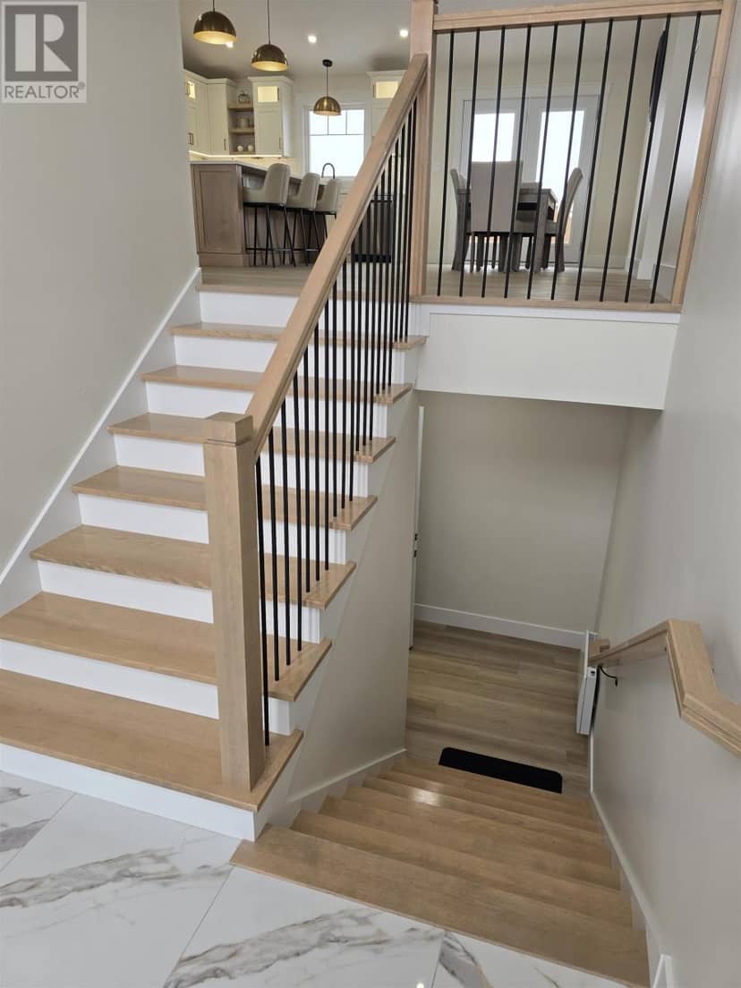 64 KINGSBURGH Avenue — photo 27 of 36