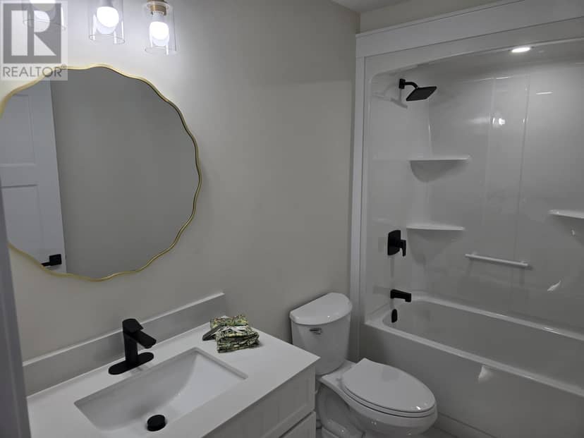 64 KINGSBURGH Avenue — photo 7 of 36