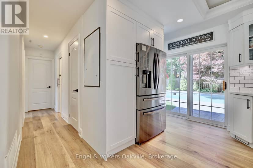 3281 Flanagan Crescent — photo 17 of 40