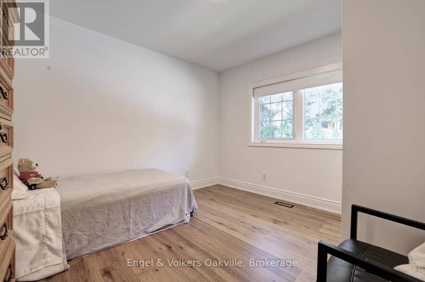 3281 Flanagan Crescent — photo 26 of 40