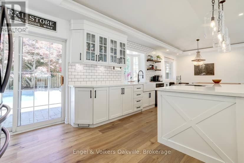 3281 Flanagan Crescent — photo 9 of 40