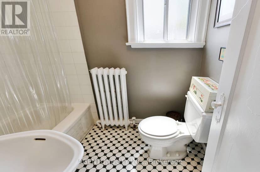 17 - 1646 Bathurst Street — photo 20 of 24