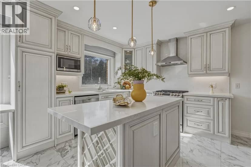 6 IRIS Court — photo 15 of 40