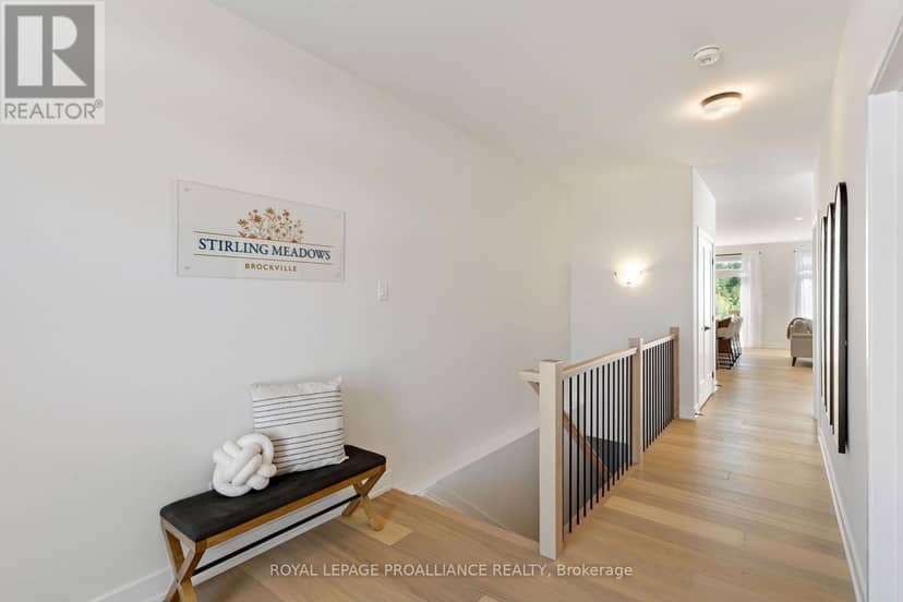 1070 Turner Drive — photo 4 of 40