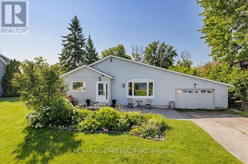 35 Lake Drive E, Georgina