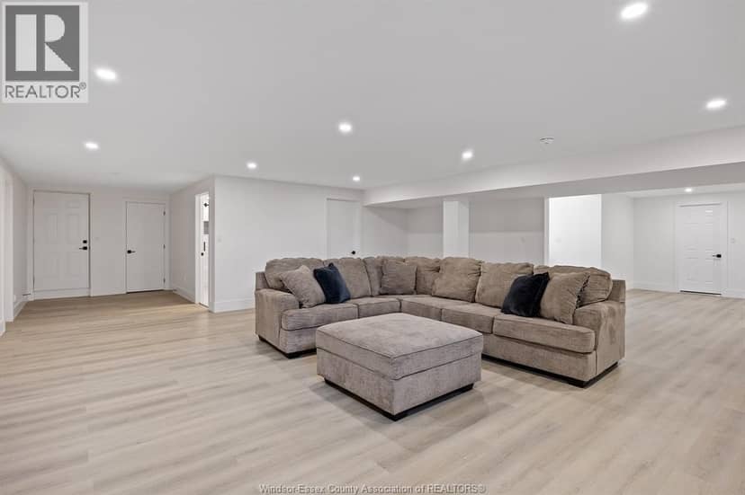 3563 Donato — photo 32 of 40