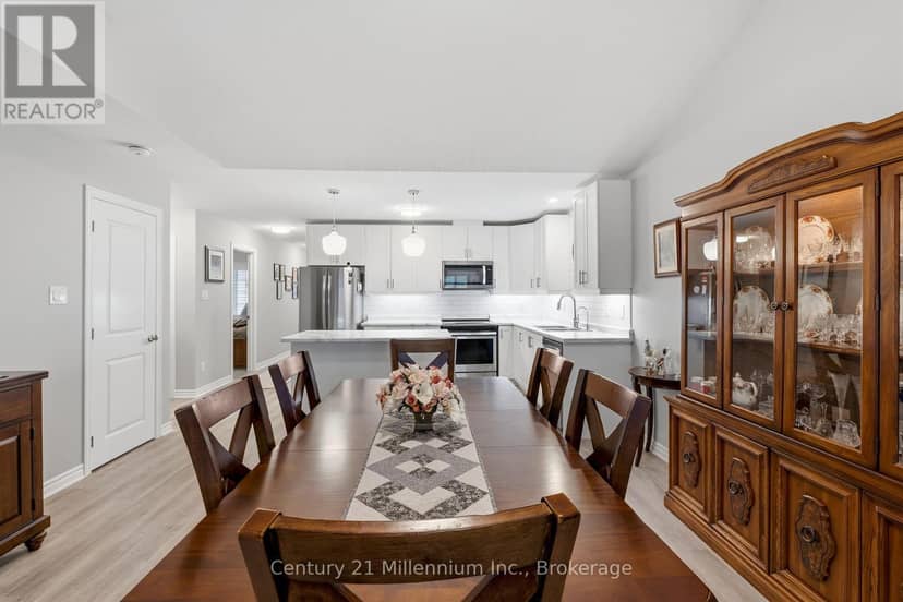 66 Ivy Crescent — photo 11 of 25