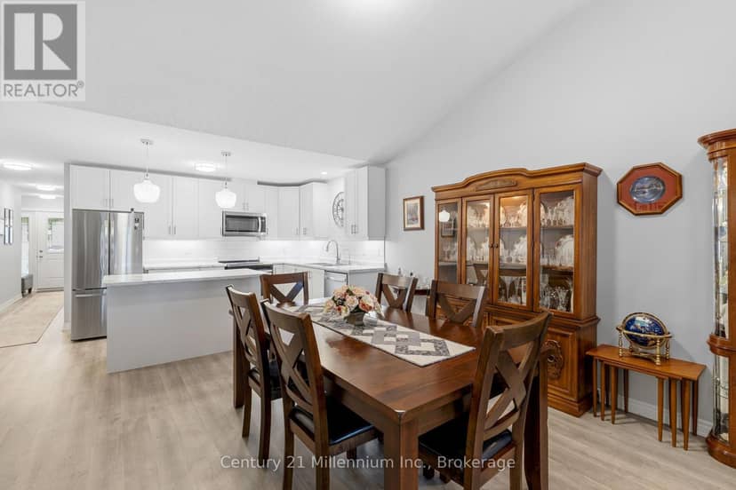 66 Ivy Crescent — photo 12 of 25