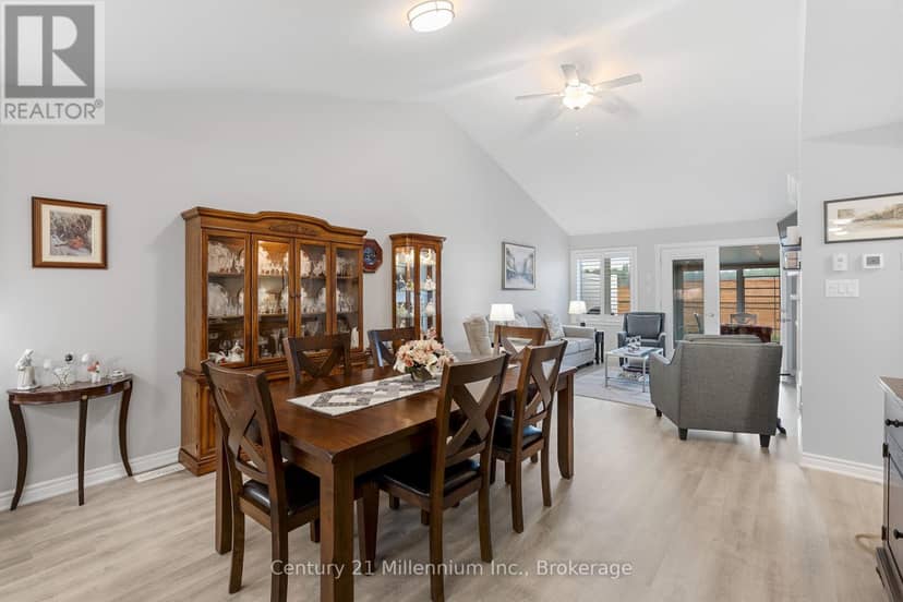 66 Ivy Crescent — photo 13 of 25