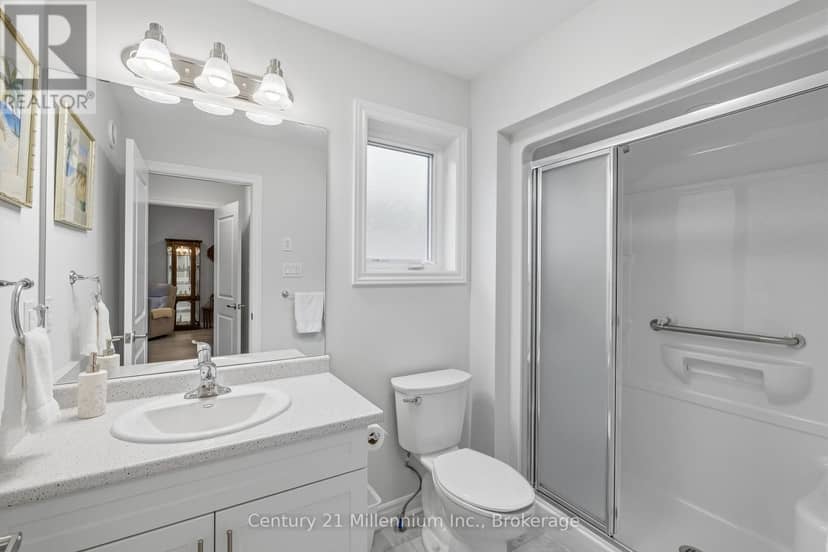 66 Ivy Crescent — photo 15 of 25