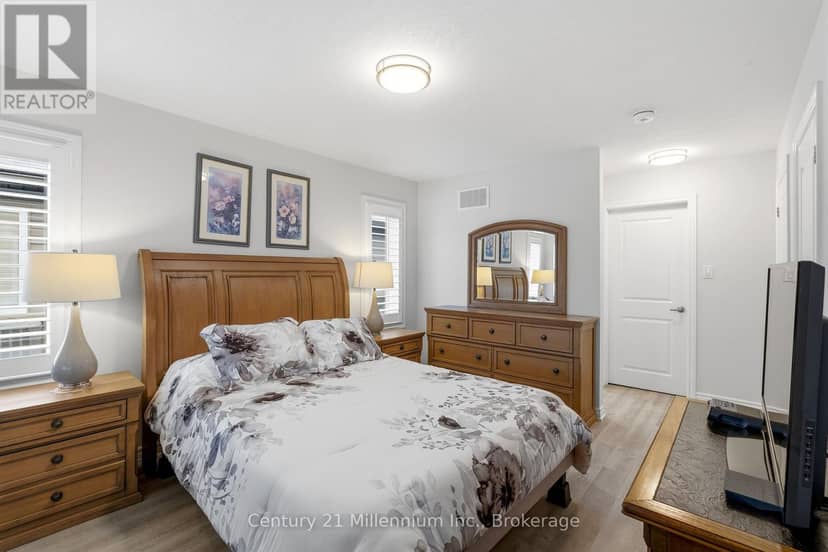 66 Ivy Crescent — photo 16 of 25