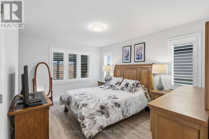 66 Ivy Crescent — photo 17 of 25
