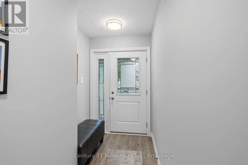66 Ivy Crescent — photo 4 of 25