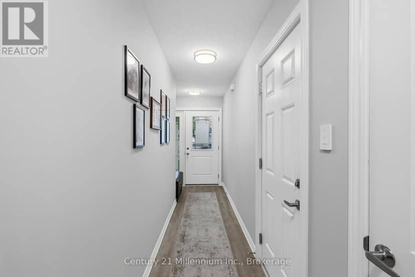66 Ivy Crescent — photo 5 of 25