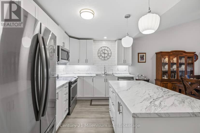 66 Ivy Crescent — photo 8 of 25