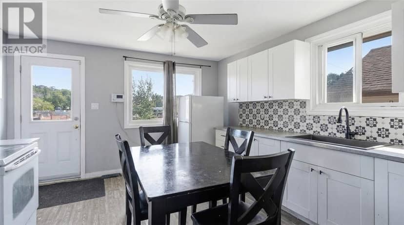 398 Bond Street — photo 3 of 24