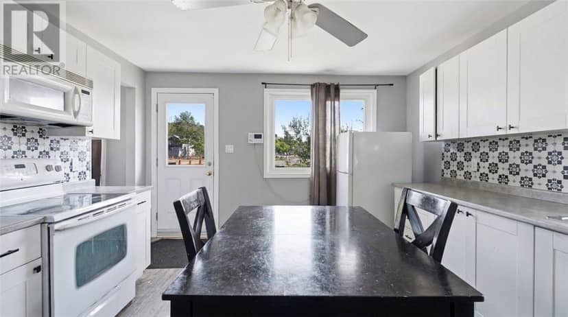 398 Bond Street — photo 5 of 24
