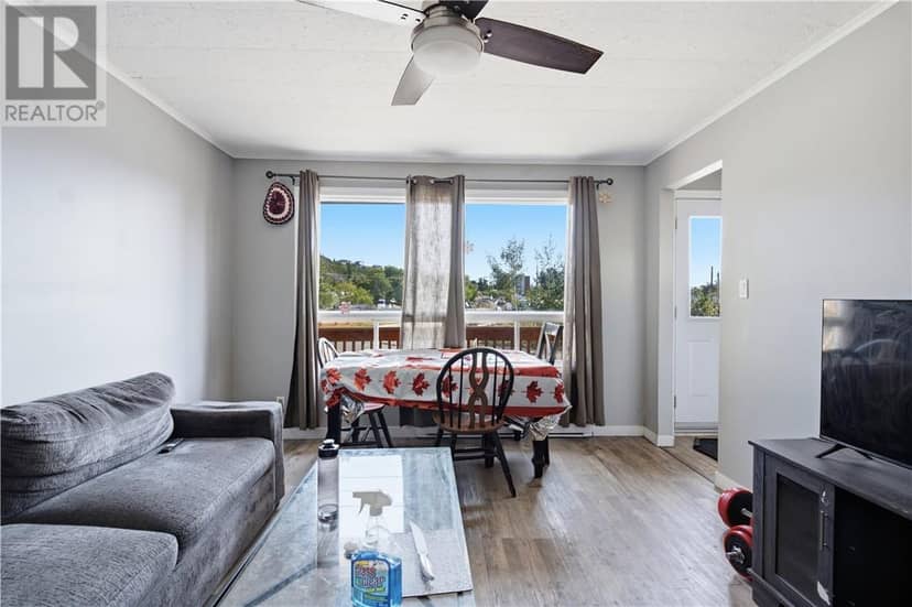 398 Bond Street — photo 9 of 24