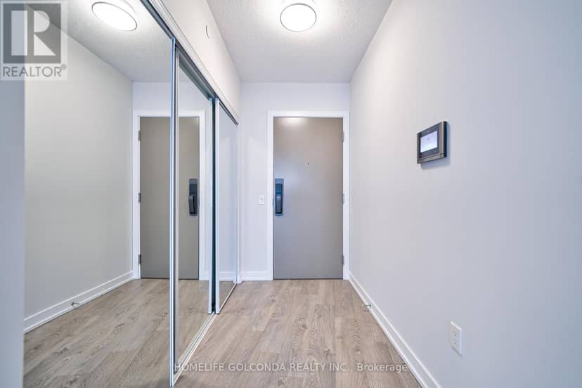 2607 - 10 York Street — photo 7 of 34