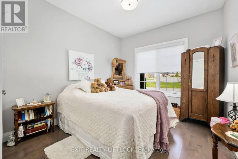 10 - 68 Blossom Court — photo 16 of 40