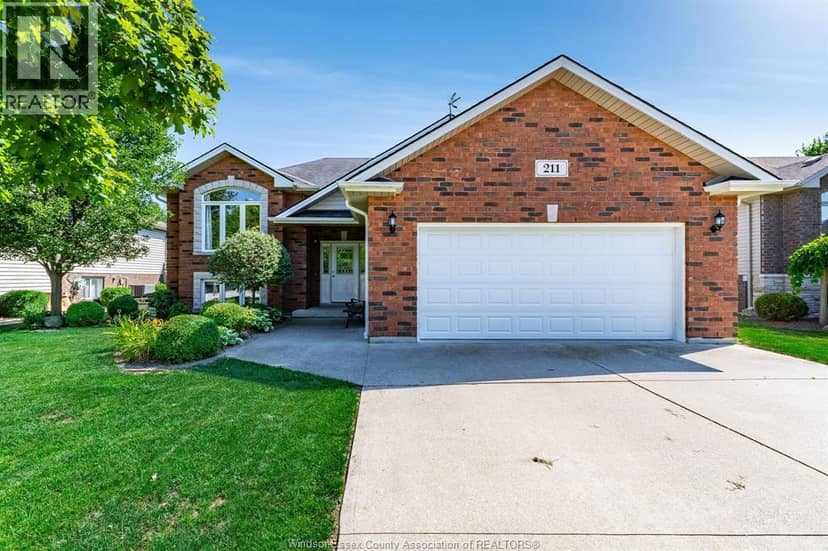 211 Dieppe CRESCENT — photo 1 of 40