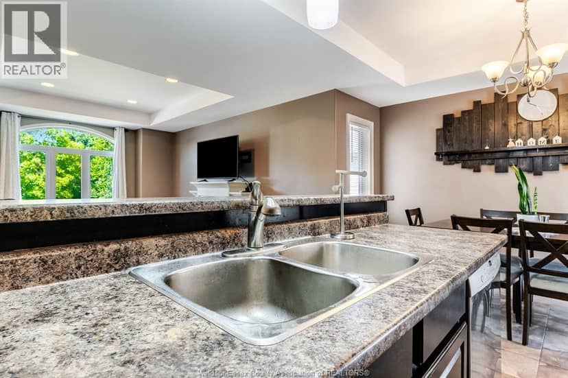 211 Dieppe CRESCENT — photo 4 of 40