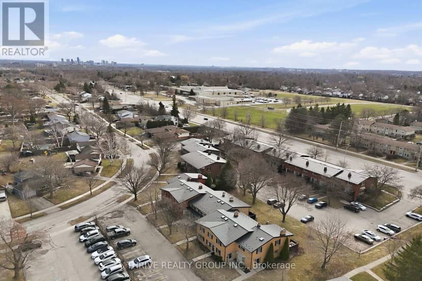 12 Guildwood Walk — photo 35 of 40