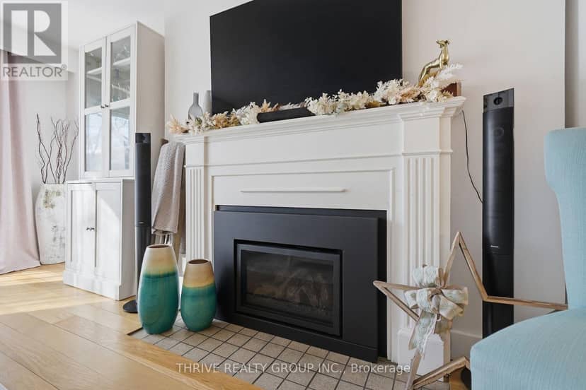 12 Guildwood Walk — photo 8 of 40