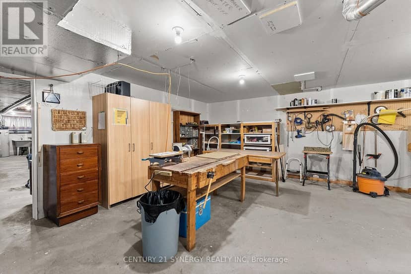 21 Holly Drive — photo 32 of 40