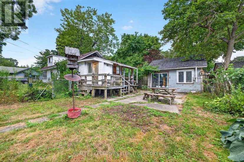 3907 Alexandra Road — photo 3 of 28