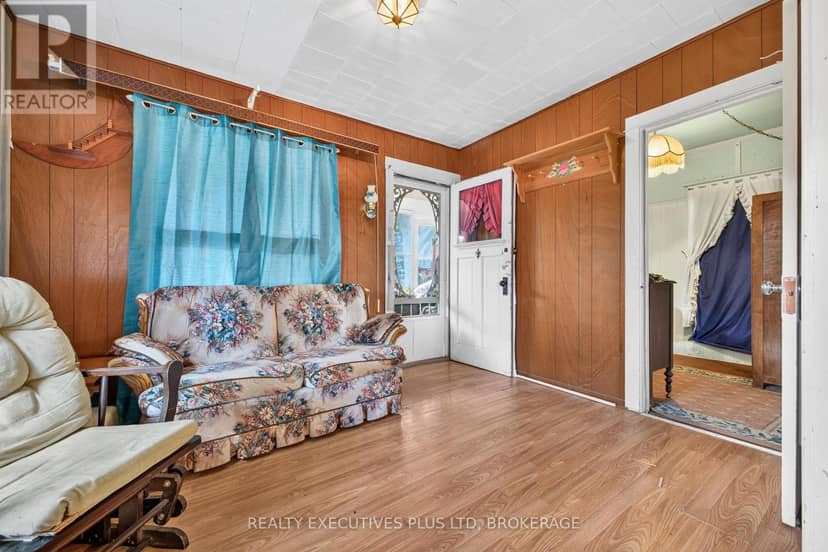 3907 Alexandra Road — photo 6 of 28