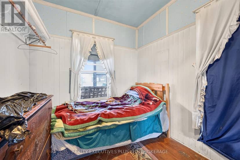 3907 Alexandra Road — photo 8 of 28