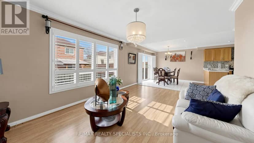 193 Queen Mary Drive — photo 10 of 40
