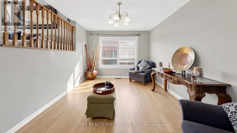 193 Queen Mary Drive — photo 17 of 40