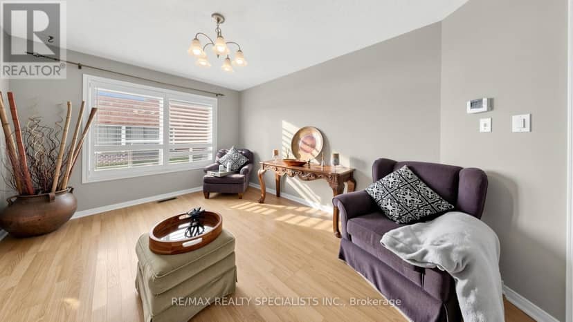 193 Queen Mary Drive — photo 18 of 40