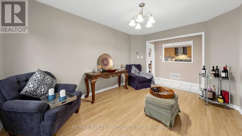 193 Queen Mary Drive — photo 19 of 40