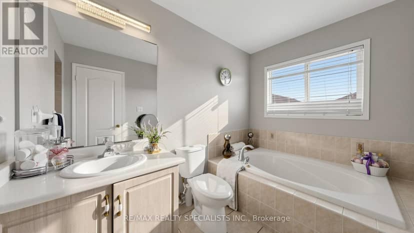 193 Queen Mary Drive — photo 28 of 40