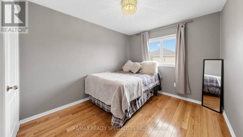 193 Queen Mary Drive — photo 31 of 40