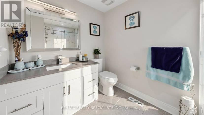 193 Queen Mary Drive — photo 37 of 40