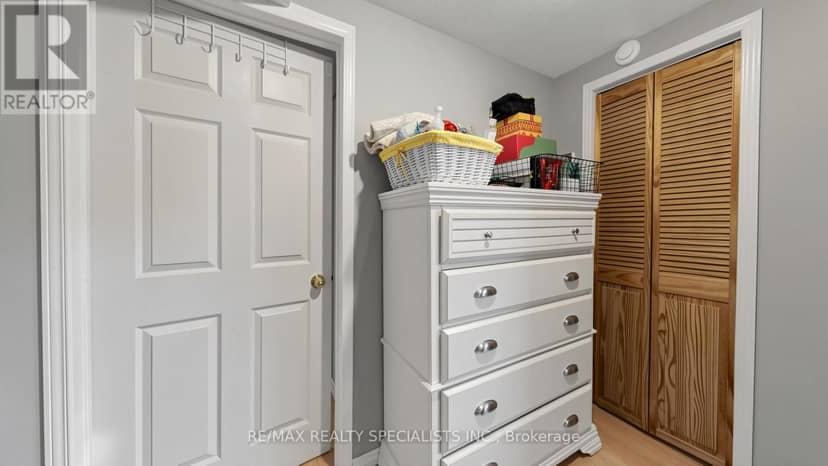 193 Queen Mary Drive — photo 40 of 40