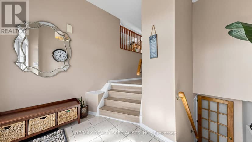 193 Queen Mary Drive — photo 6 of 40