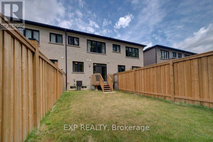 1302 - 585 Colborne Street E — photo 37 of 39