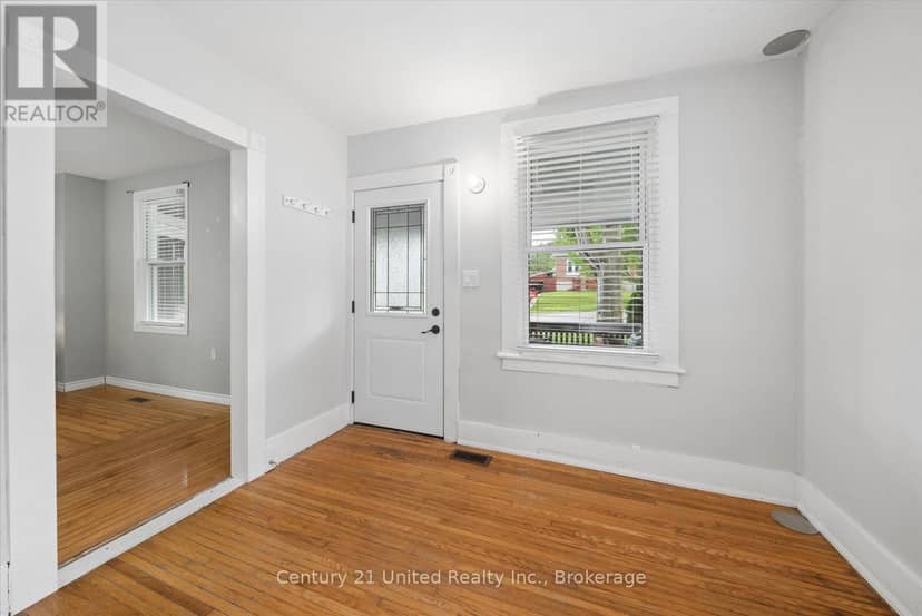 270 Rogers Street — photo 4 of 40