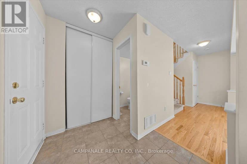 104 Wolff Crescent — photo 3 of 26