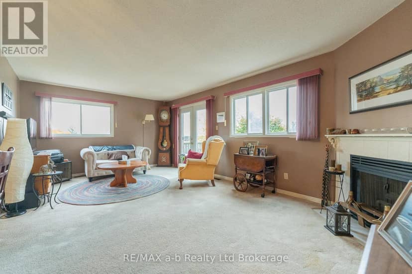 8 - 19 Wren Court — photo 10 of 27