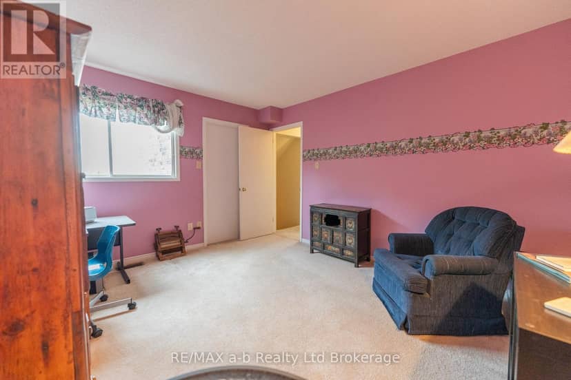 8 - 19 Wren Court — photo 17 of 27