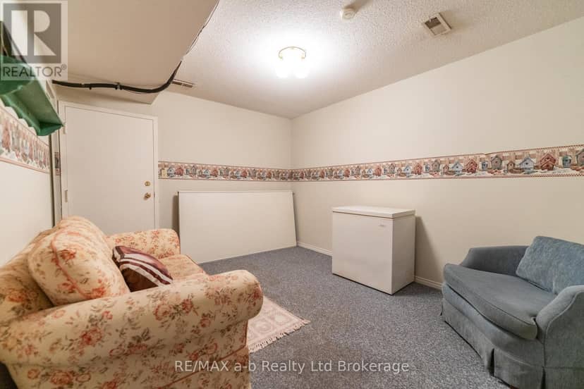8 - 19 Wren Court — photo 21 of 27