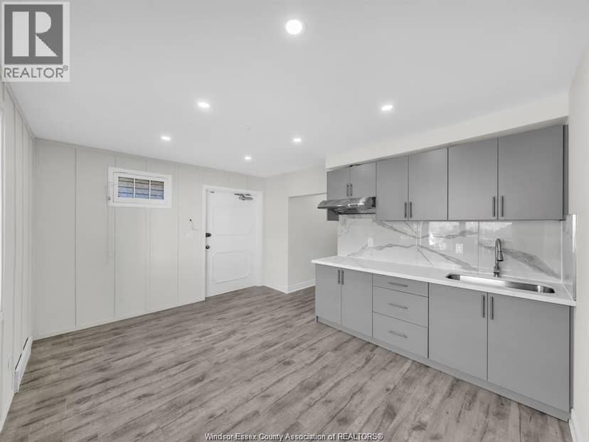 1052 Drouillard Road — photo 7 of 40