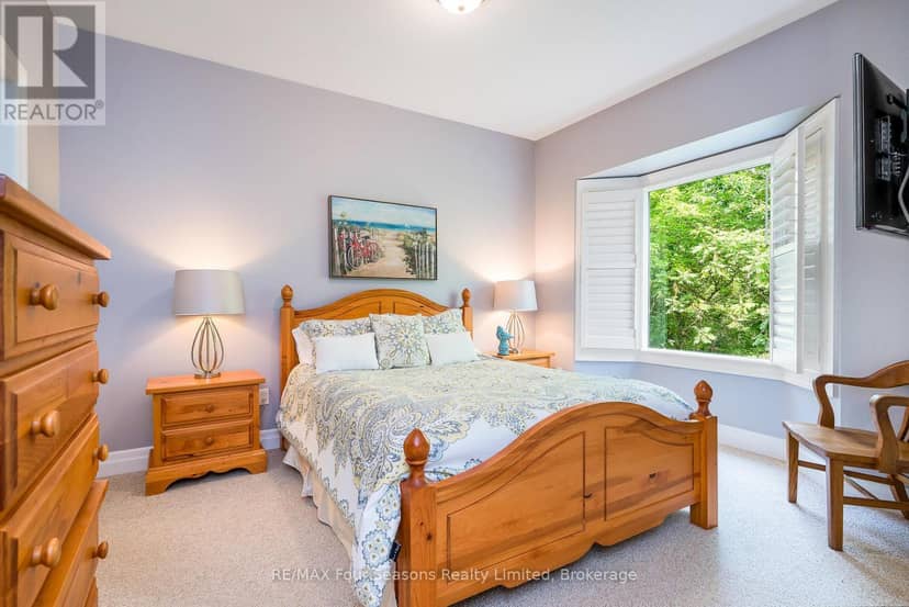 114 - 184 Snowbridge Way — photo 14 of 40